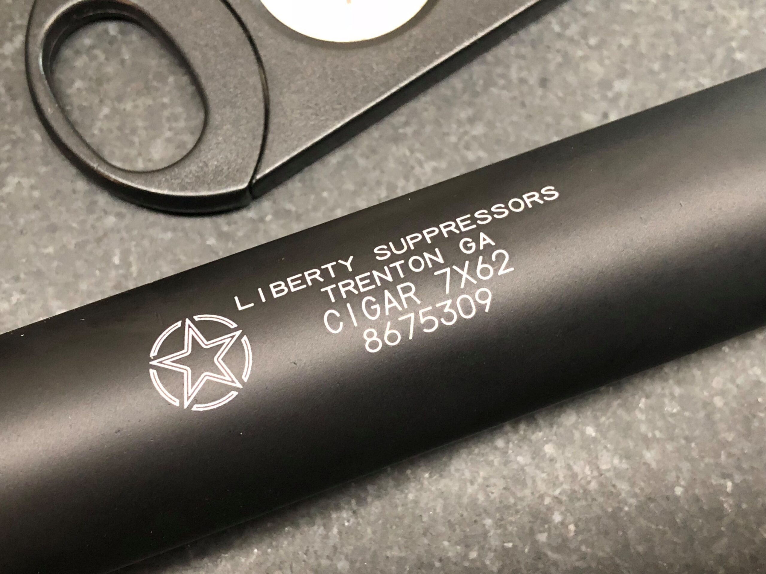 Liberty Merch Faux Silencer Cigar Vault in alluminio